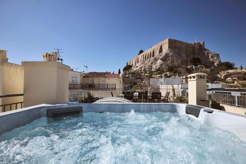 Plaka's Villa with Breathtaking Acropolis view, Atény
