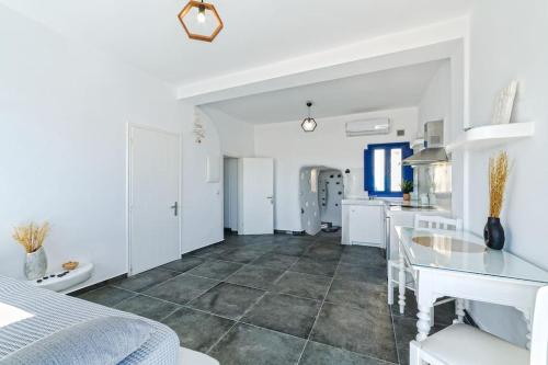 Elegant Cycladic Villa