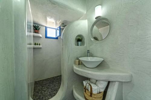 Elegant Cycladic Villa