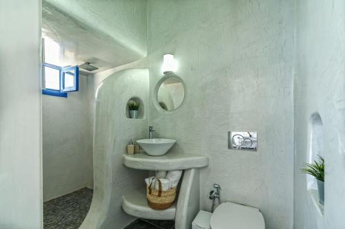 Elegant Cycladic Villa