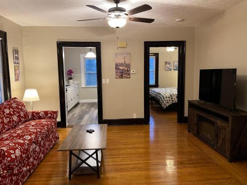 Hunter #2 Private One Bed near Xavier & Downtown in Bellevue, USA