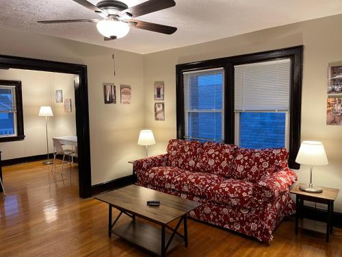 Hunter #2 Private One Bed near Xavier & Downtown in Bellevue, USA