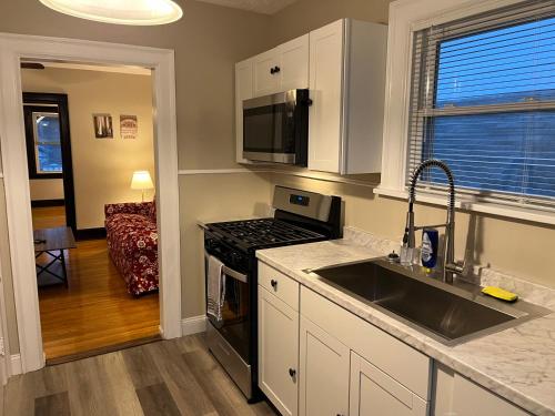 Hunter #2 Private One Bed near Xavier & Downtown in Bellevue, USA
