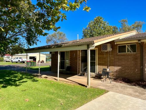 B&B Cootamundra - Cootamundra Caravan Park - Bed and Breakfast Cootamundra