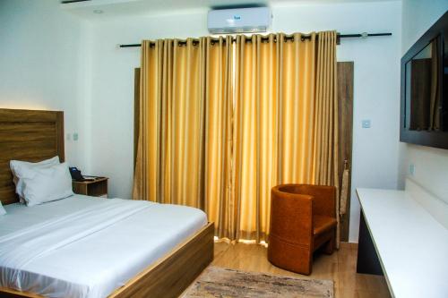 room detail thumbnail 1