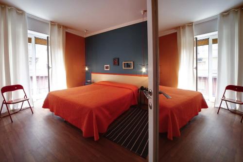1 queen bed, 2 twin beds