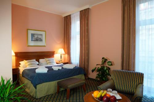 Junior Suite with Balcony image 6