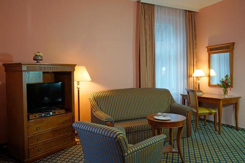 Junior Suite with Balcony image 10