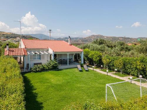 Luxurious villa, with big garden next to beach