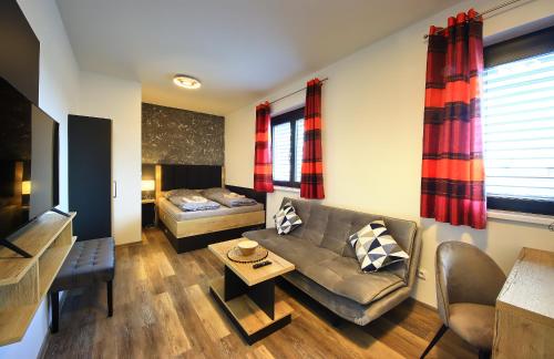 1 queen bed, 1 sofa bed