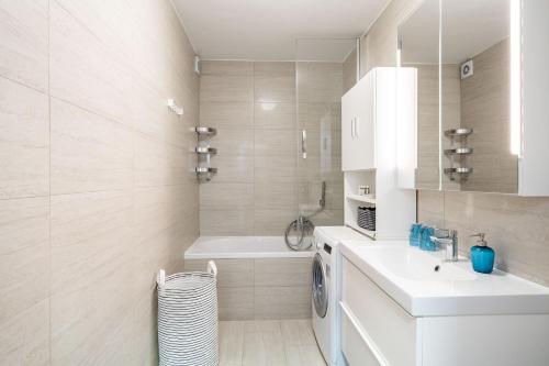 ห้องน้ำ, Stay U-nique Studio apartment in Orašac (Stay U-nique Studio apartment in Orasac) in ออราซัซ