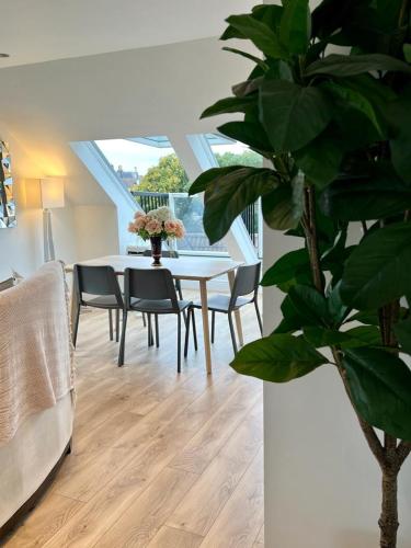 B&B Bournemouth - Stunning Luminous Penthouse/ 2Beds 2Baths - Bed and Breakfast Bournemouth