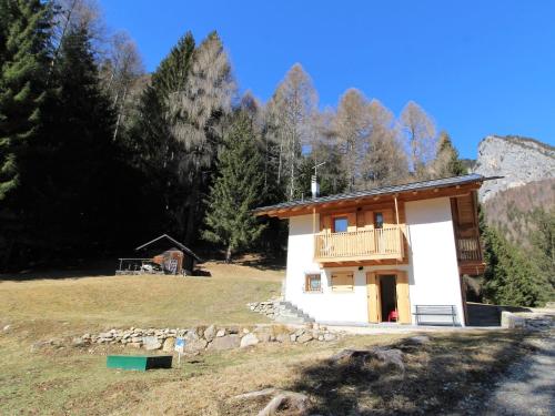 Pleasant holiday home in Lozzo di Cadore with garden