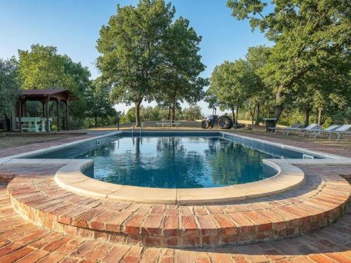  Cosy holiday home in Tuscany in a stunning location in Lucignano