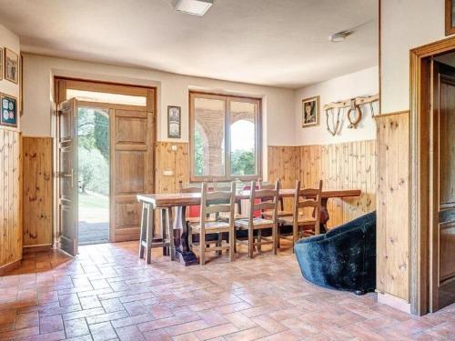  Cosy holiday home in Tuscany in a stunning location in Lucignano
