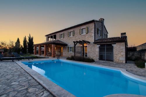 Villa Avalon - Luxury home with pool in the centre of Istria