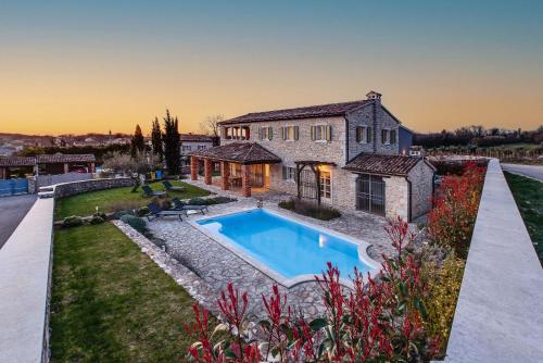 Villa Avalon - Luxury home with pool in the centre of Istria – khách sạn tại Muntrilj