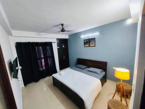 Comfortable 1bhk Appartment with free parking.