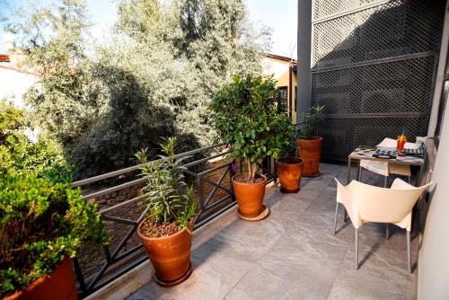 Peaceful Flat with Balcony near Hadrian's Gate