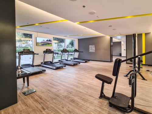 Fancy Apartment With Mesmerizing Canal Views - image 12