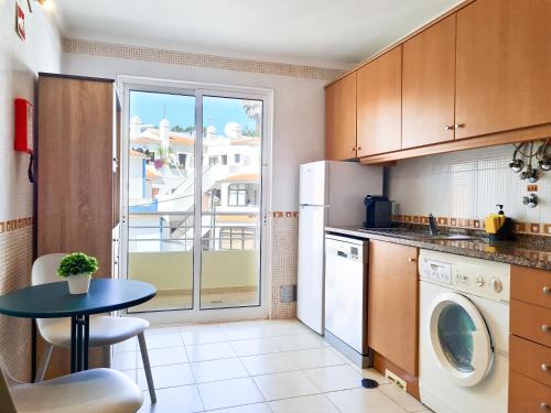 Konyha, SÍTIO DO RAPOSO - Carvoeiro - WiFi, AC, Beach & Center 200m (SITIO DO RAPOSO - Carvoeiro - WiFi, AC, Beach & Center 200m) in Carvoeiro Városközpont