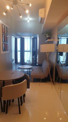 Uptown Parksuites Tower 1 BGC Manila