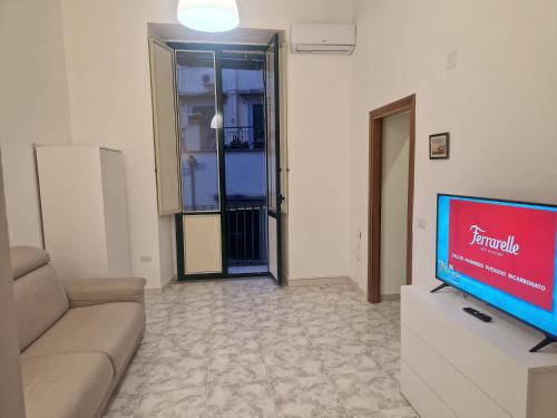 One-Bedroom Apartment image 9