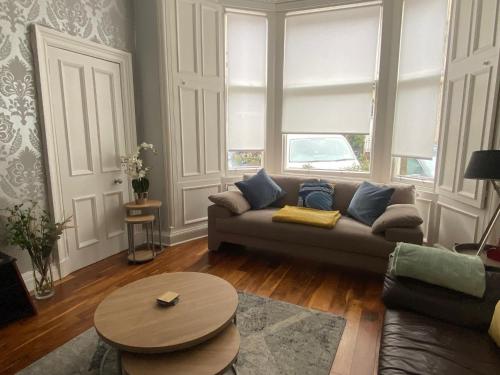 Picture of Lovely Main Door 2 Bed Apartment