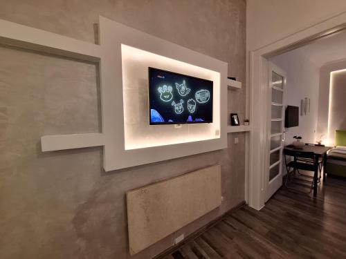 GENIUS APARTMENT - Tap to explore photos