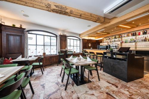 Restaurant, Kirchenwirt in Strobl