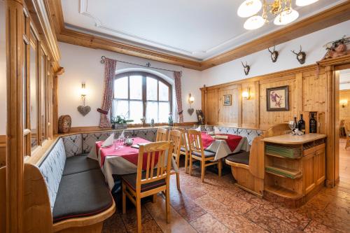 Restaurant, Kirchenwirt in Strobl