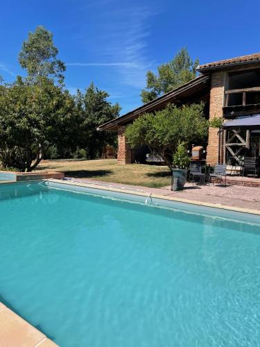 Peldbaseins, Manoir du Bouyssou in Cintegabelle