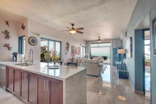 Puerto Vallarta Condo with Bay Views and Pool Access! in Puerto Vallarta, Mexico