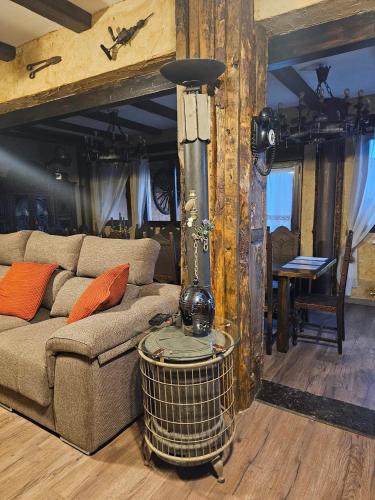 Koplietošanas atpūtas telpa ar TV, casa rural valderaduey in Manganeses de la Lampreana