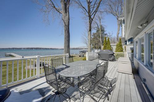 . Lakefront Michigan Cottage - Deck, Grill & Kayaks!