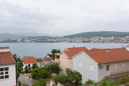 Apartment in Okrug Gornji with sea view, balcony, air conditioning, WiFi 5165-1, Trogir (Foto 7)