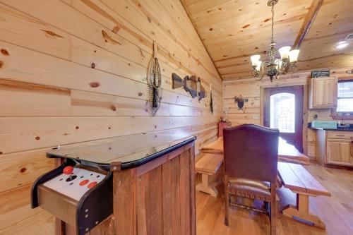 Broken Bow Cabin with Hot Tub and Covered Deck! in Stephens Gap, USA