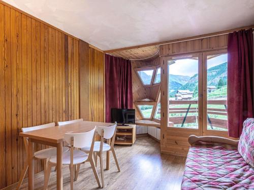 Appartement Val-d'Isère, 2 pièces, 6 personnes - FR-1-694-160 - Apartment - Val d'Isère