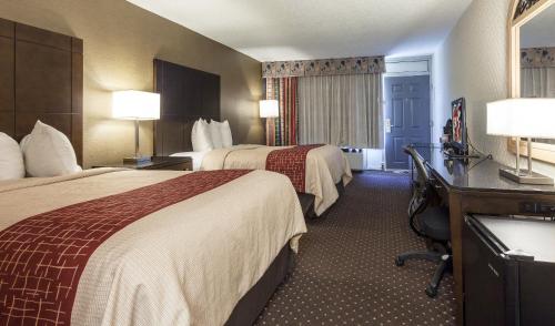 Red Roof Inn & Suites Dekalb - image 11