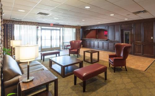Red Roof Inn & Suites Dekalb - image 14