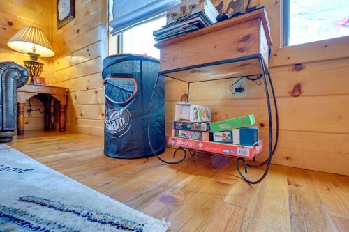 Broken Bow Cabin with Hot Tub and Fire Pit