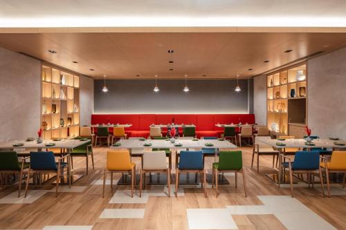 444936087 Holiday Inn & Suites - Dubai Science Park by IHG