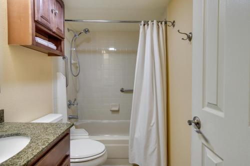 Sleek Apartment in Heart of Denver Tech Center! - image 12