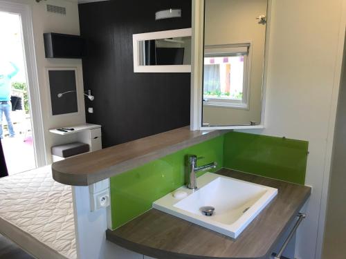 KERLANN 4 ETOILES MOBIL HOME ULTRA LUXE 2CHS 2SDB PONT AVEN