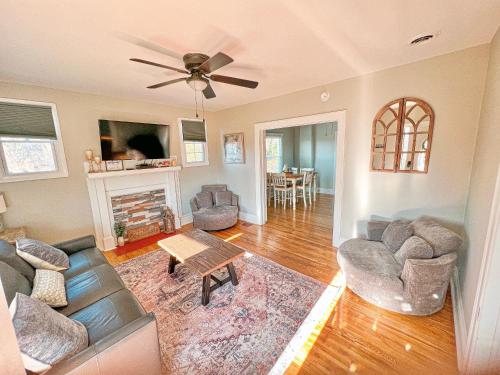 . Pristine, Central and Comfortable!