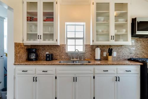 Facilities, San Fernando Pool home + Large Private Guest House in Santa Clarita