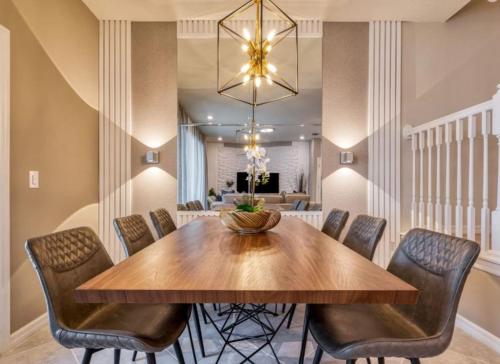 5 Bedrooms-4 Bathrooms- Solterra 7553Os in Davenport, USA