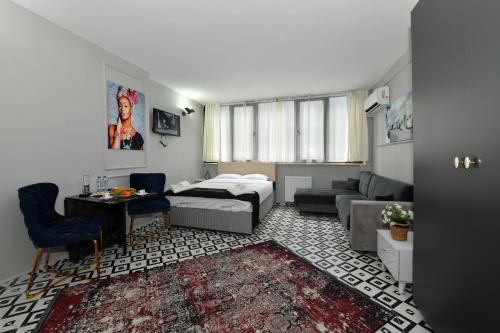 Central Luxury Apartment 40