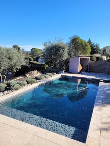 Maison avec piscine, oliviers, belle vue, au calme - Location, gîte - Trans-en-Provence