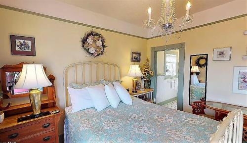 Clementine's Guest House & Vacation Rentals